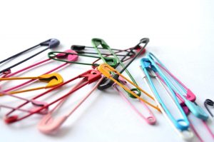 safety pin 390364 300x199 - پروفایل من